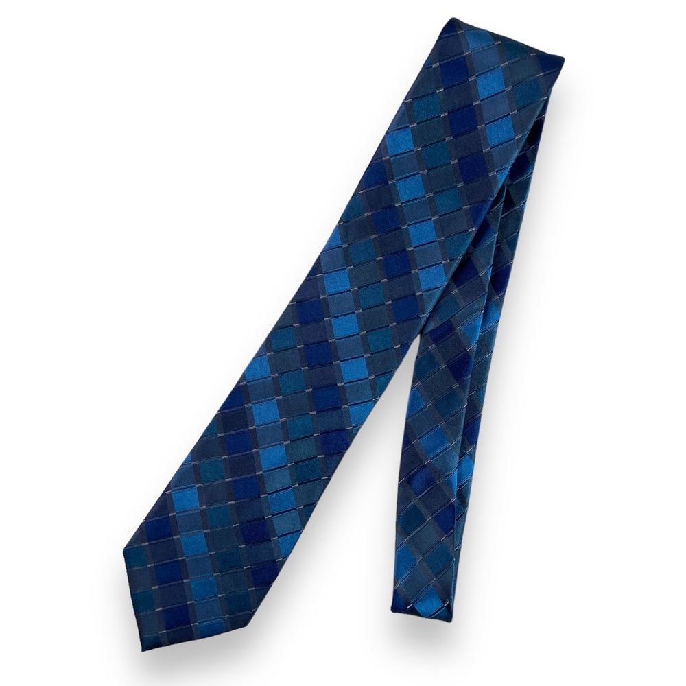 Van Heusen Men's Tie Necktie 100% Silk Navy Blue Shades Geometric Squares 3.3x57 - Picture 6 of 9